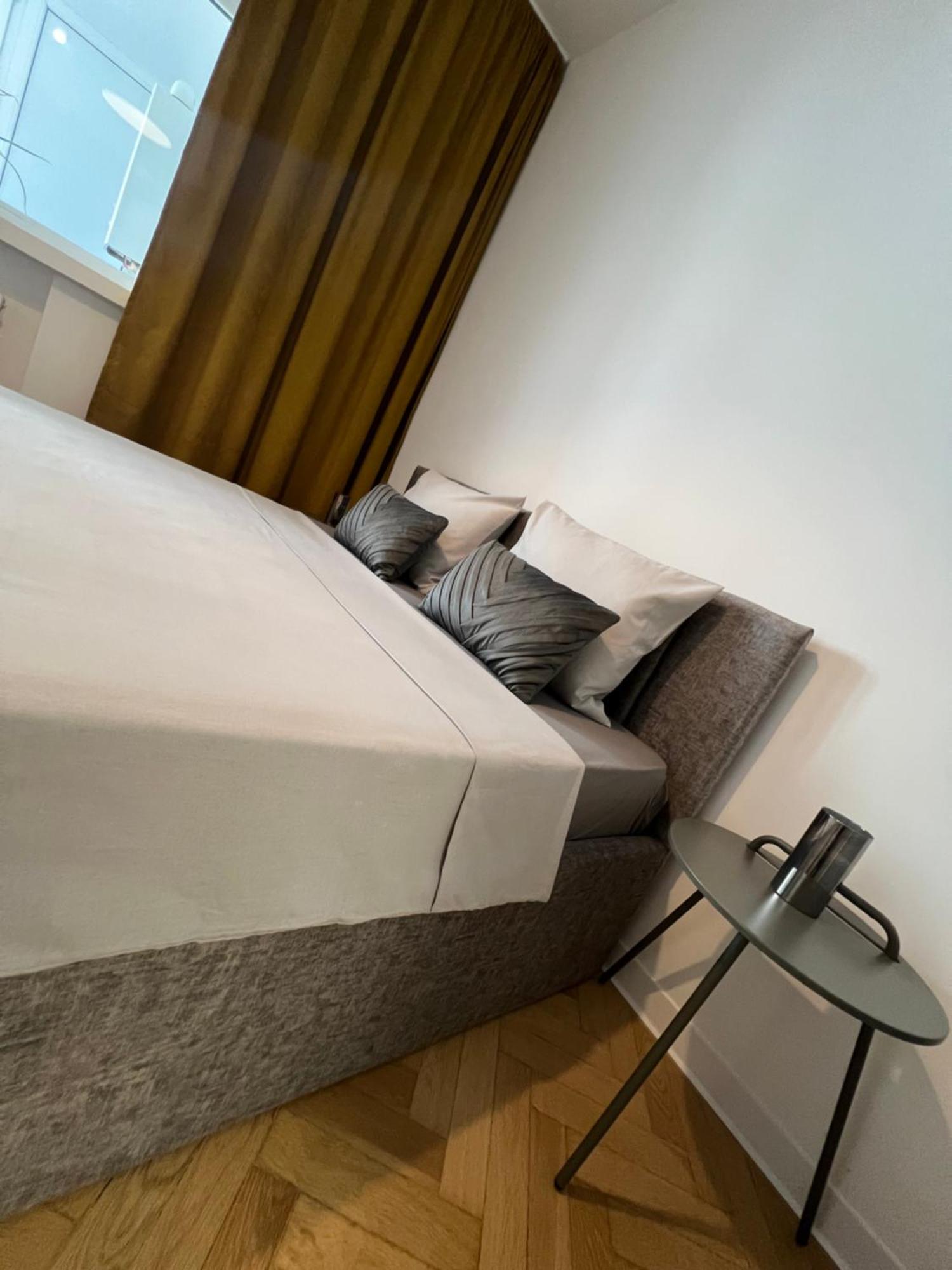 Bucharest City Center Apt Victoriei St Bagian luar foto